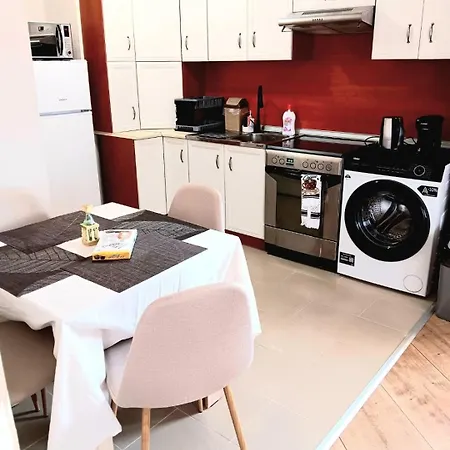 Oasis 2 Bed Flat To The Mountain София