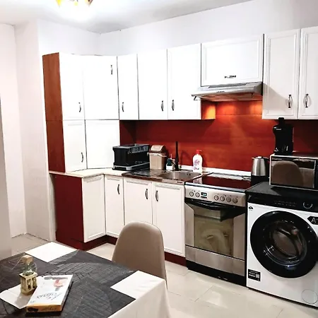 Oasis 2 Bed Flat To The Mountain * София