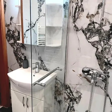 Апартамент Oasis 2 Bed Flat To The Mountain *